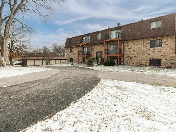 5102 25th Ave Ct Court, Unit 102, Moline, IL 61265