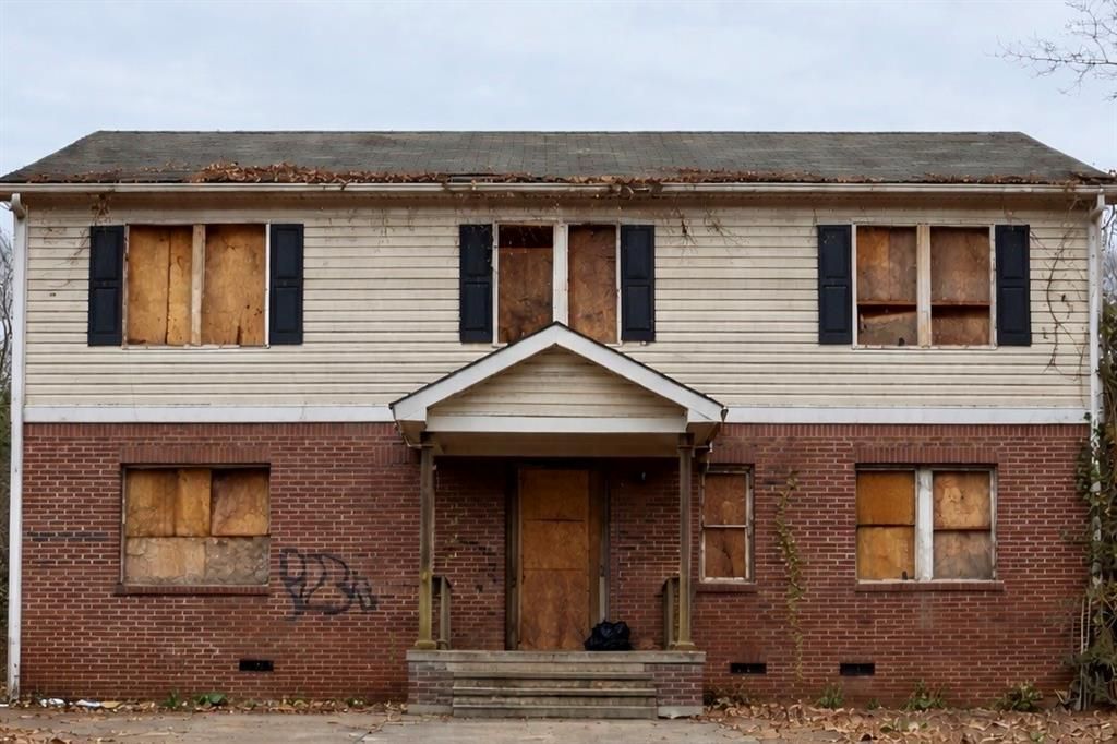 1995 Lois Place Nw, Atlanta, GA 30318 Main Photo