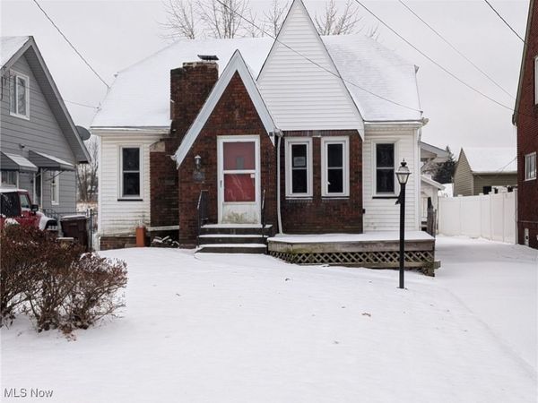 27 Erskine Avenue, Youngstown, OH 44512