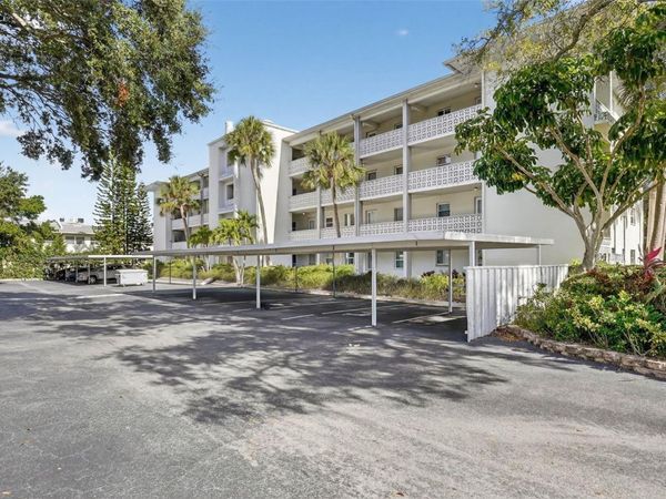 1524 LAKEVIEW ROAD, Unit 402, CLEARWATER, FL 33756