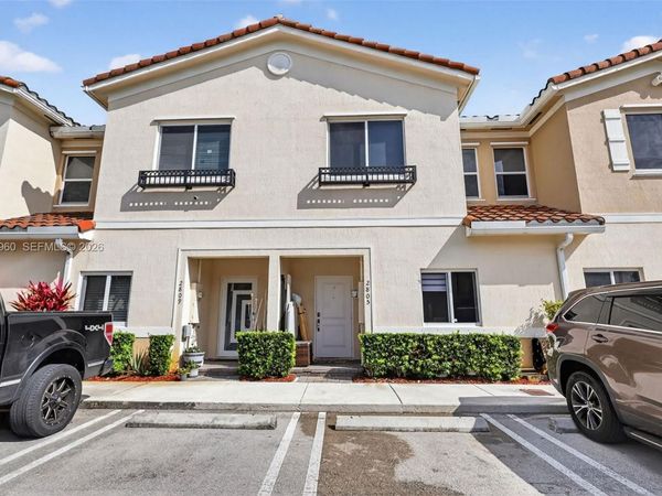 2805 NW 180th St , Miami Gardens, FL 33056