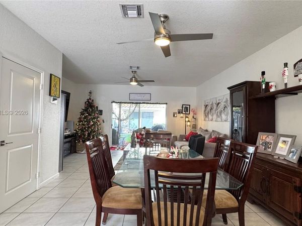 2805 NW 180th St , Miami Gardens, FL 33056