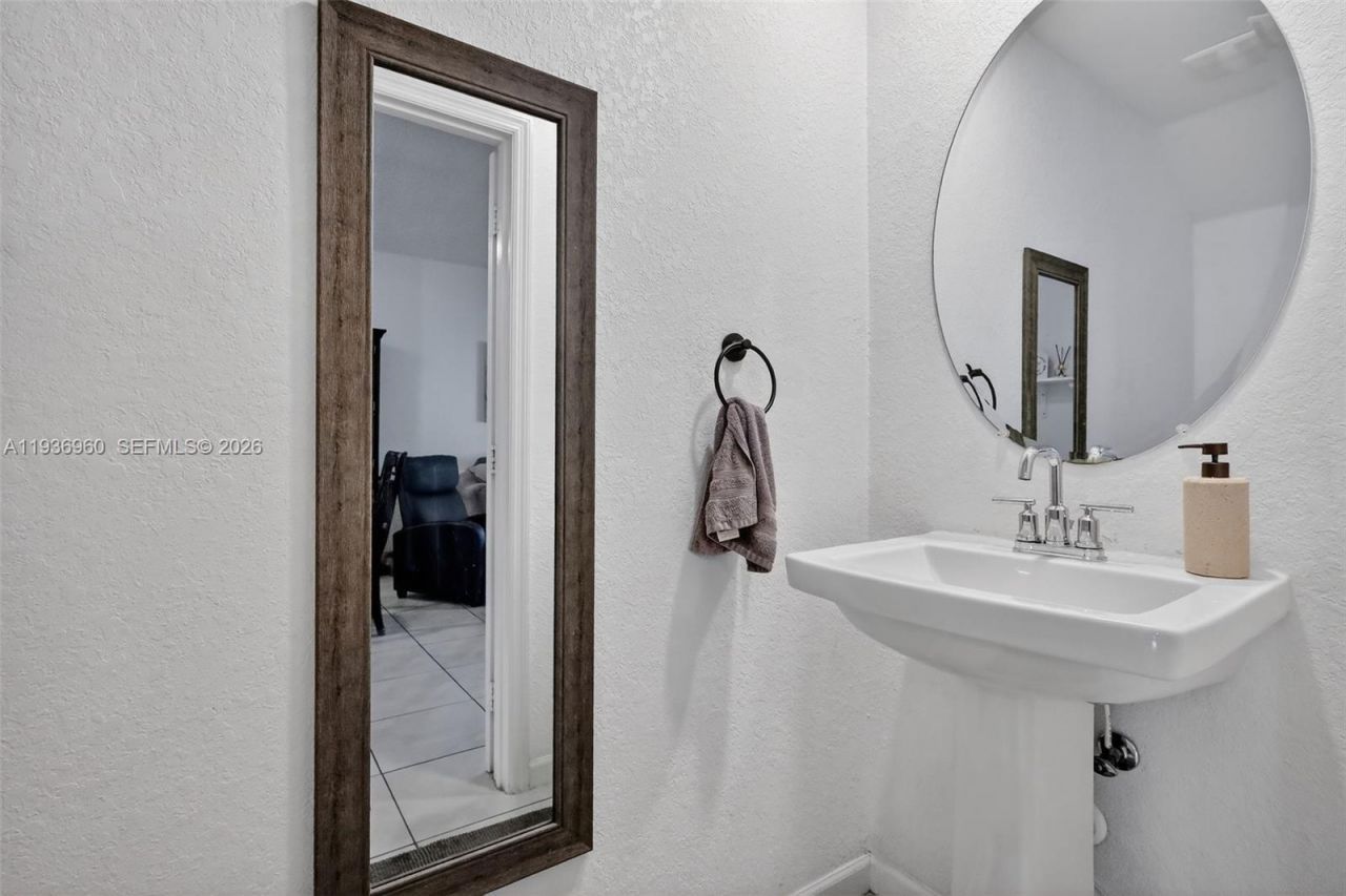 2805 NW 180th St , Miami Gardens, FL 33056 Photo