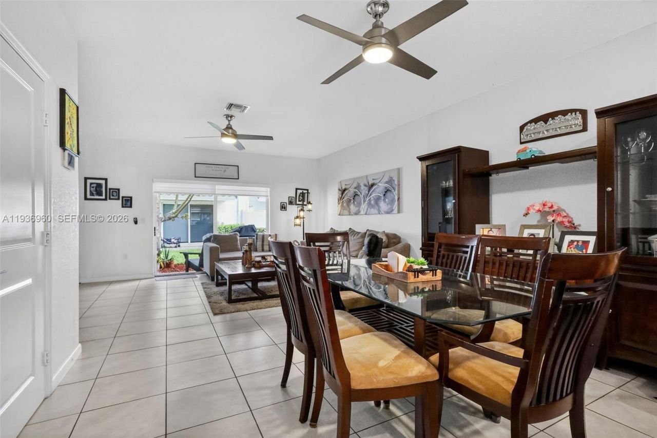 2805 NW 180th St , Miami Gardens, FL 33056 Photo