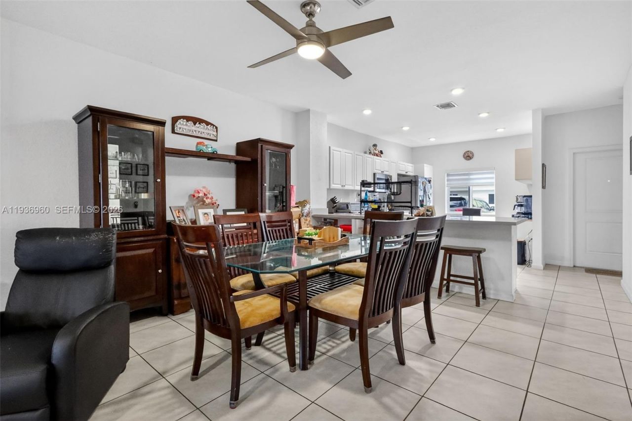 2805 NW 180th St , Miami Gardens, FL 33056 Photo