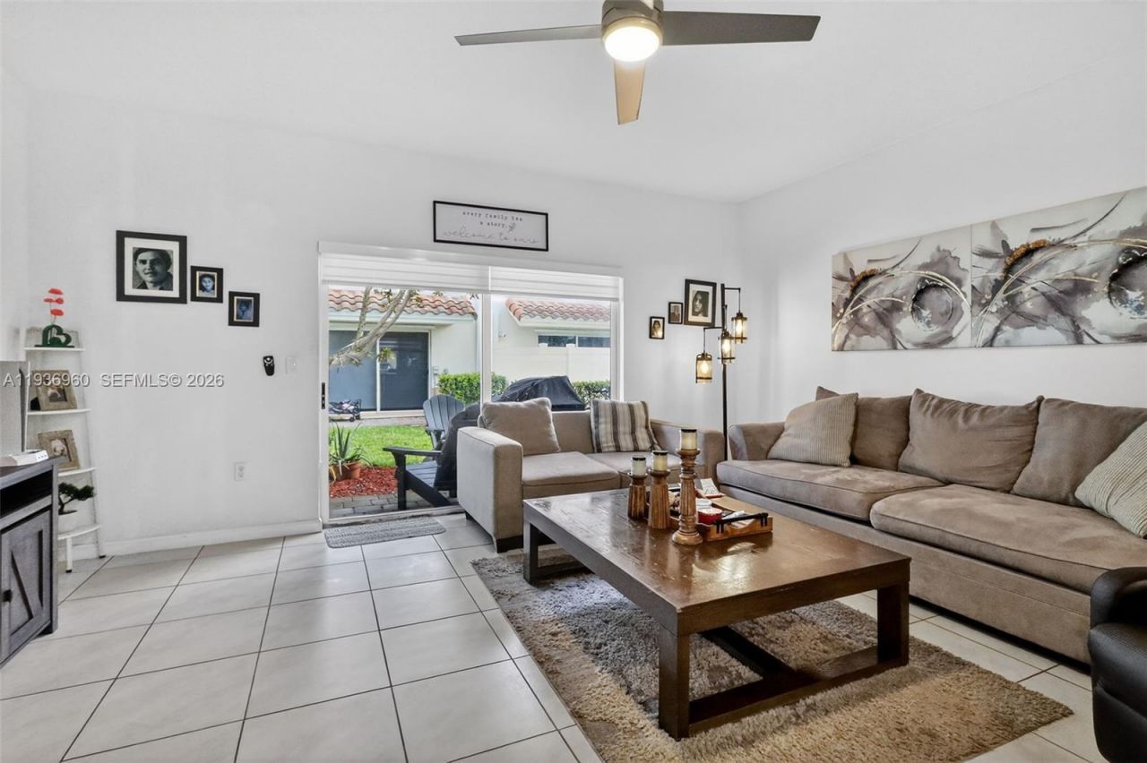 2805 NW 180th St , Miami Gardens, FL 33056 Photo