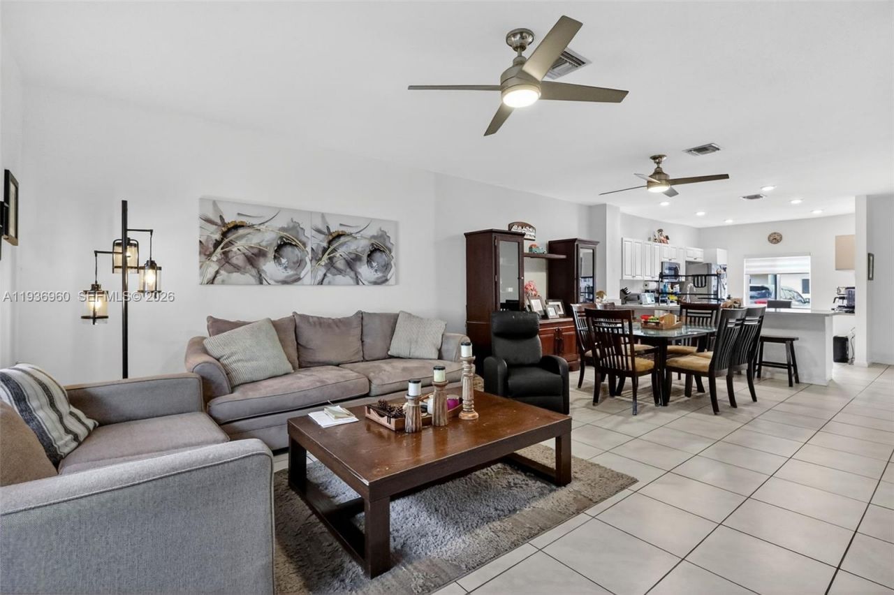 2805 NW 180th St , Miami Gardens, FL 33056 Photo