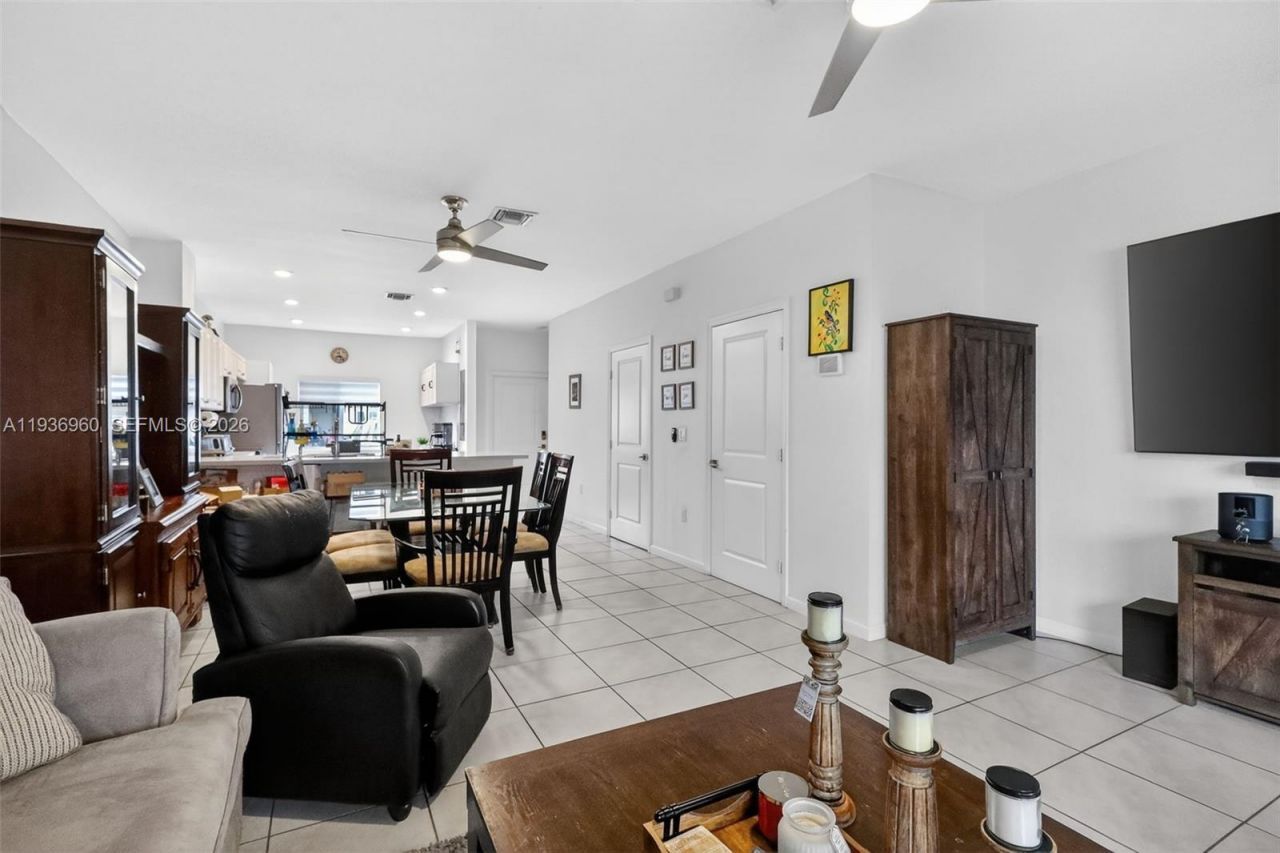 2805 NW 180th St , Miami Gardens, FL 33056 Photo