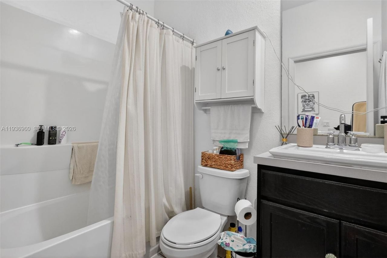 2805 NW 180th St , Miami Gardens, FL 33056 Photo