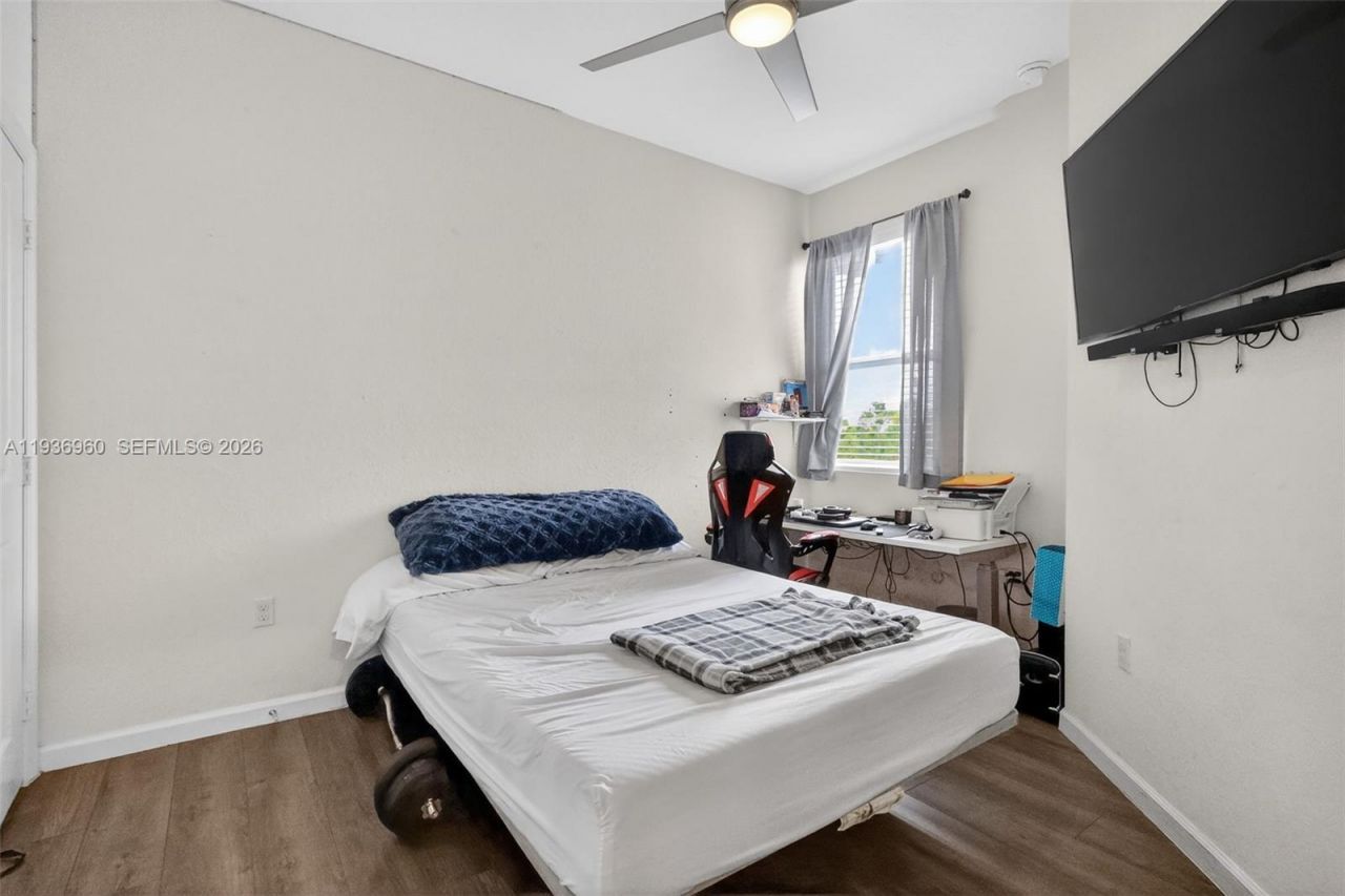 2805 NW 180th St , Miami Gardens, FL 33056 Photo