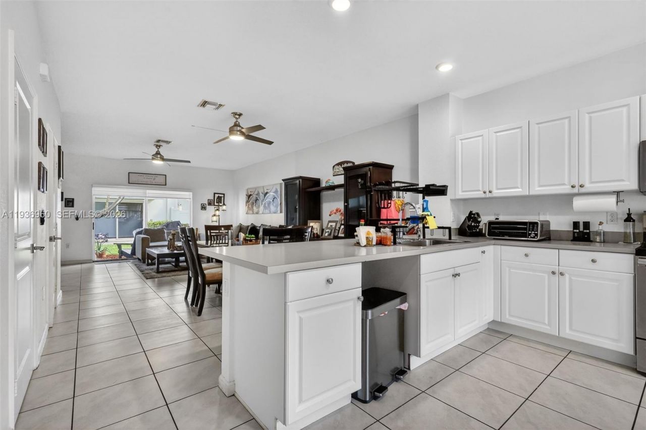 2805 NW 180th St , Miami Gardens, FL 33056 Photo