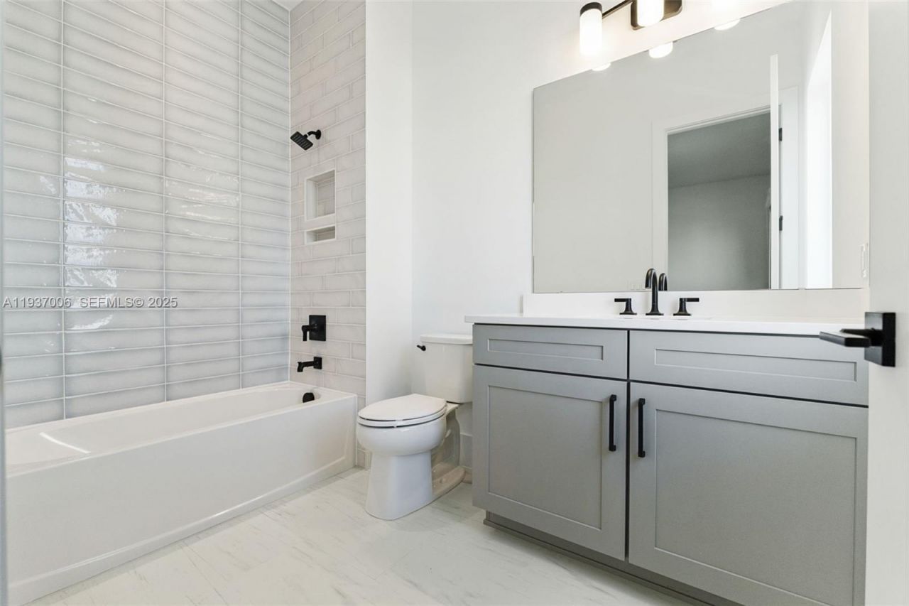 9720 Laurel Berry Drive, Orlando, FL 32827 Photo