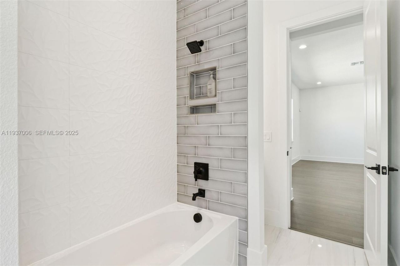 9720 Laurel Berry Drive, Orlando, FL 32827 Photo