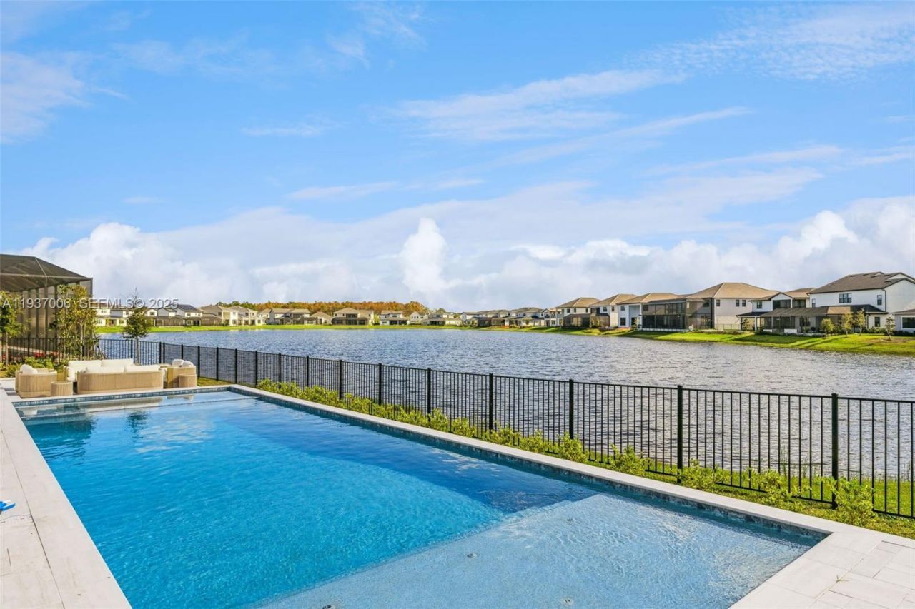 9720 Laurel Berry Drive, Orlando, FL 32827 Photo