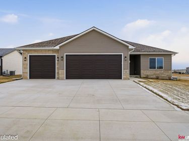 7601 Gulls Way, Lincoln, NE 68514