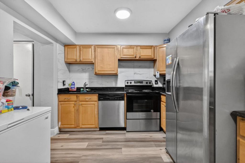 831 30th Court, West Palm Beach, FL 33407 Photo