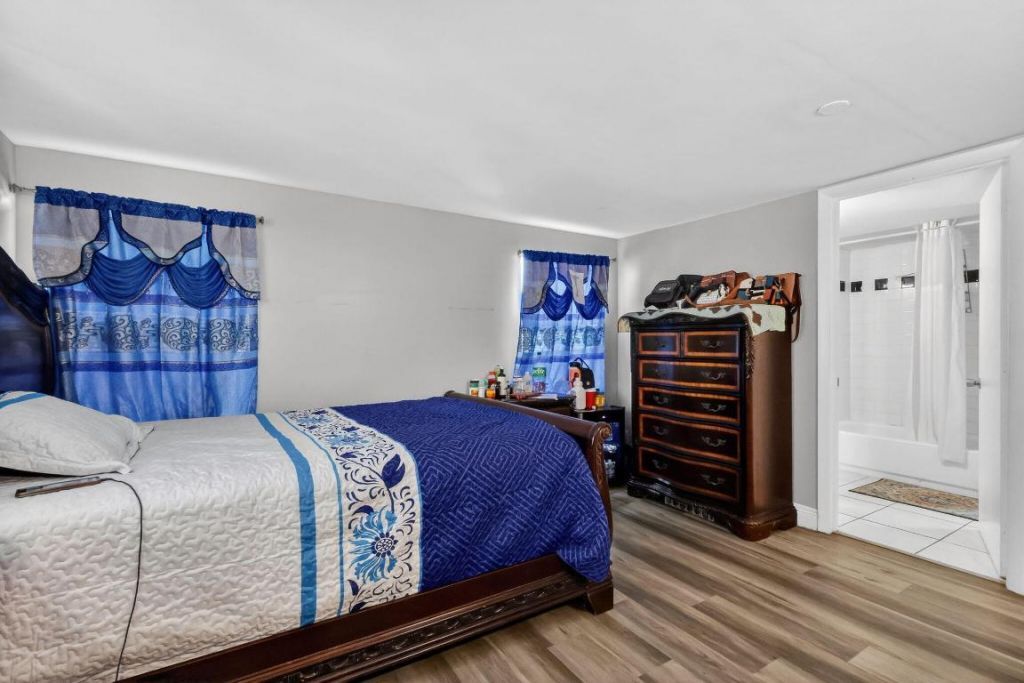 831 30th Court, West Palm Beach, FL 33407 Photo