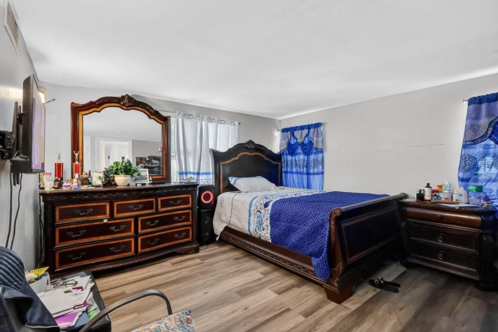 831 30th Court, West Palm Beach, FL 33407 Photo