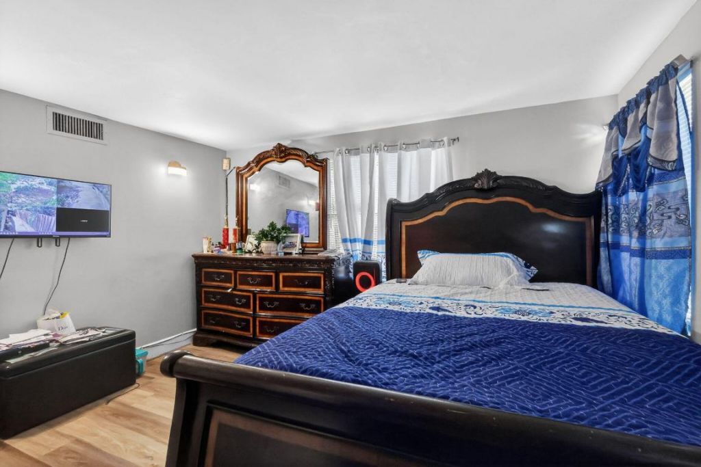 831 30th Court, West Palm Beach, FL 33407 Photo