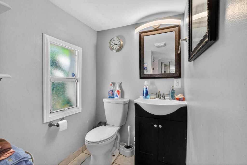 831 30th Court, West Palm Beach, FL 33407 Photo