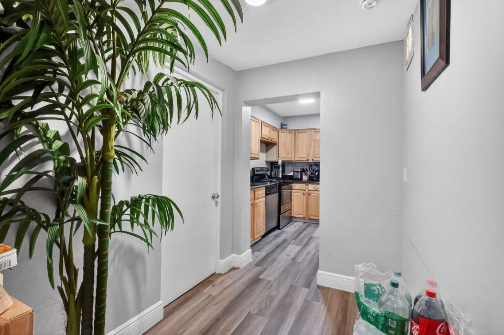 831 30th Court, West Palm Beach, FL 33407 Photo