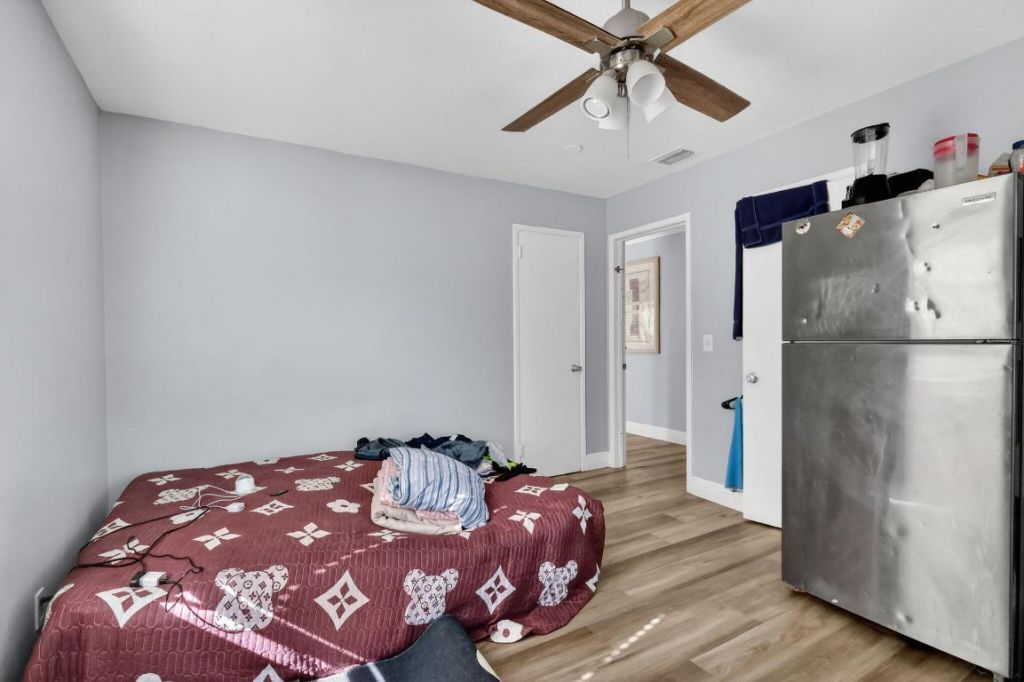 831 30th Court, West Palm Beach, FL 33407 Photo