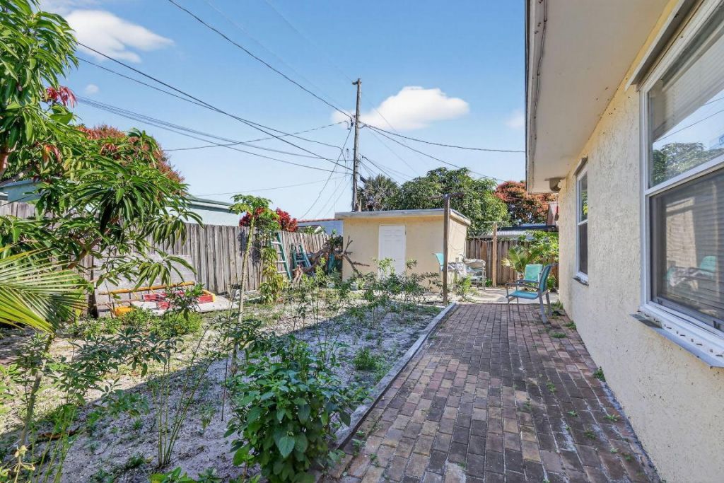 831 30th Court, West Palm Beach, FL 33407 Photo