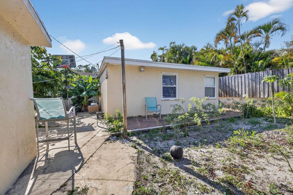 831 30th Court, West Palm Beach, FL 33407 Photo