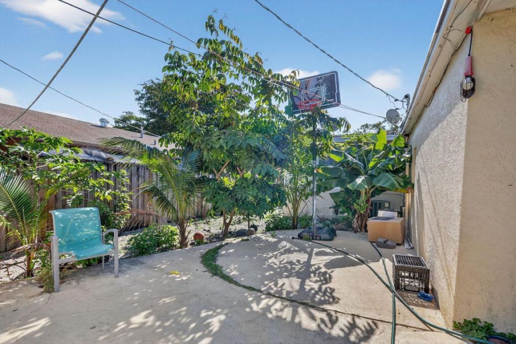 831 30th Court, West Palm Beach, FL 33407 Photo