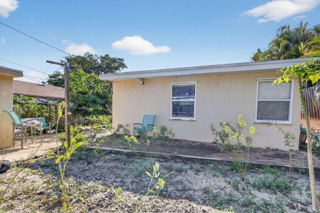 831 30th Court, West Palm Beach, FL 33407 Photo