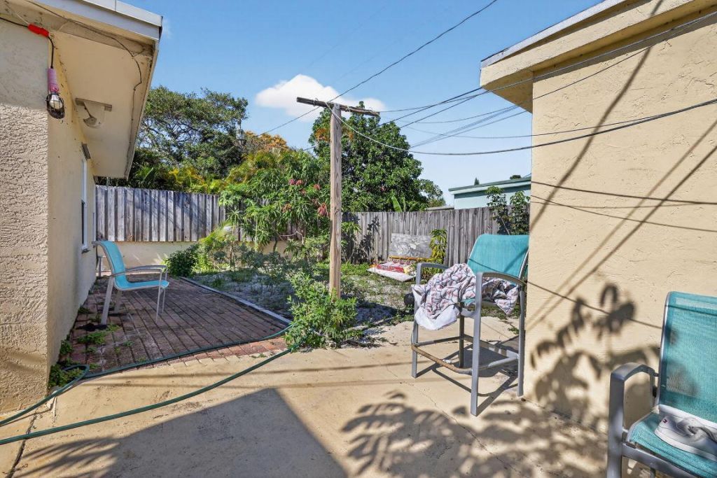 831 30th Court, West Palm Beach, FL 33407 Photo