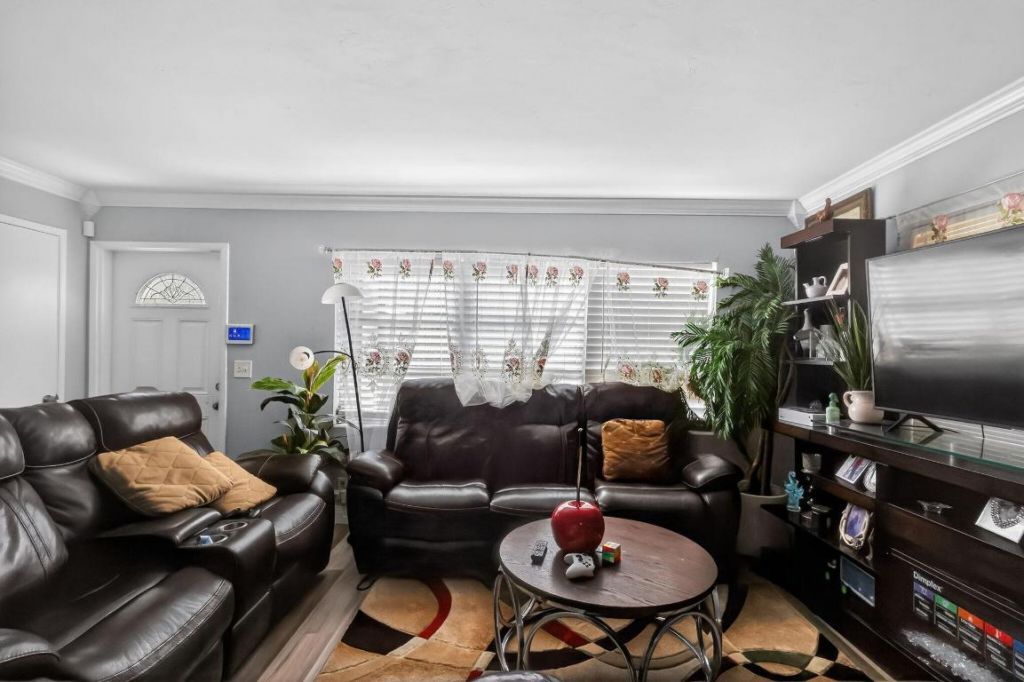 831 30th Court, West Palm Beach, FL 33407 Photo