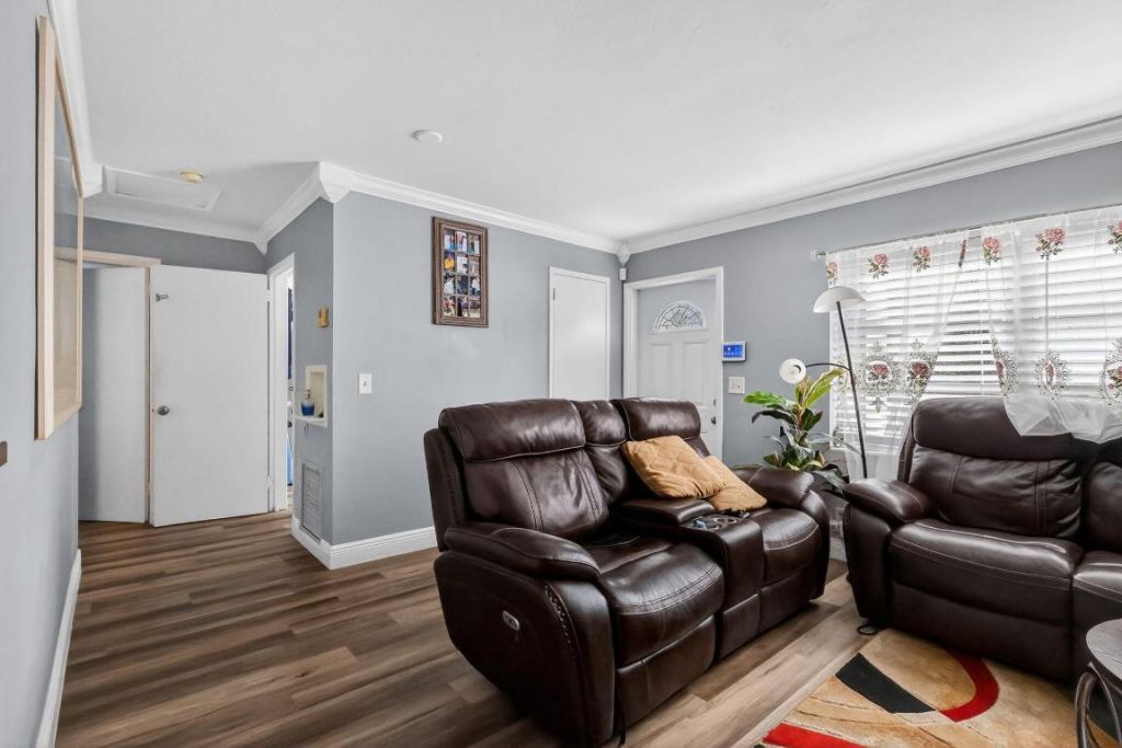 831 30th Court, West Palm Beach, FL 33407 Photo