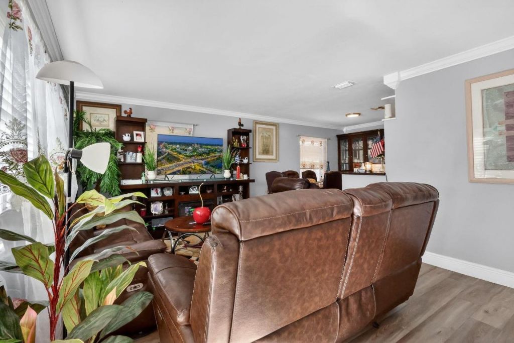 831 30th Court, West Palm Beach, FL 33407 Photo