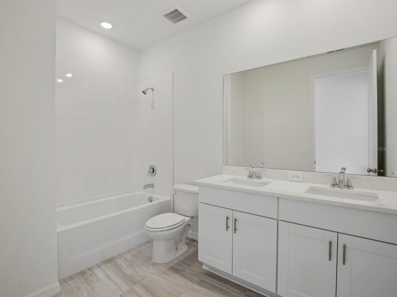 9013 Venetia Court, Palmetto, FL 34221 Photo