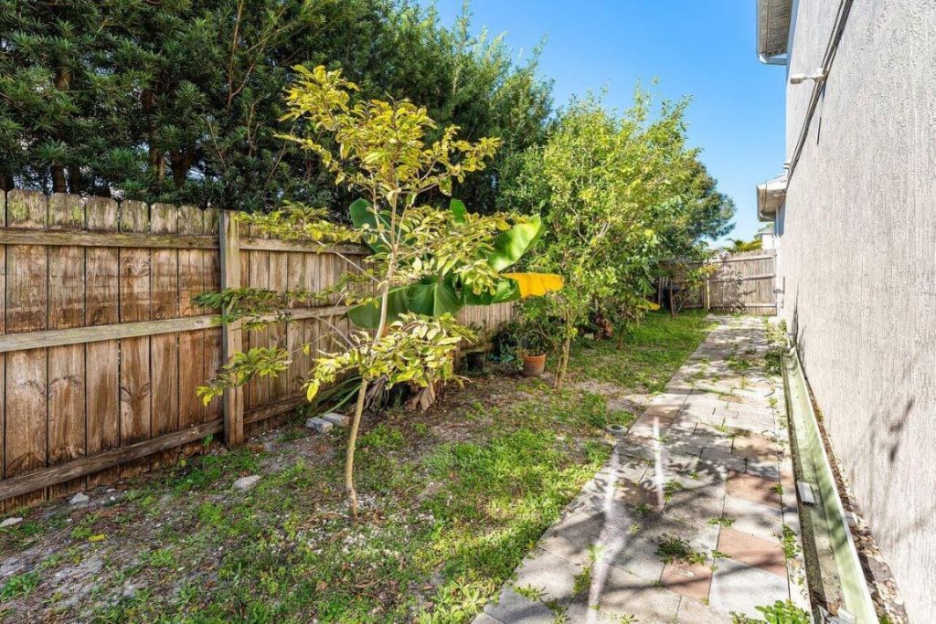 1842 SW Lofgren Avenue, Port Saint Lucie, FL 34953 Photo