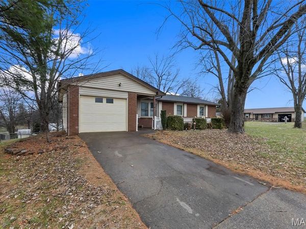222 Oaklane Drive, Cape Girardeau, MO 63701