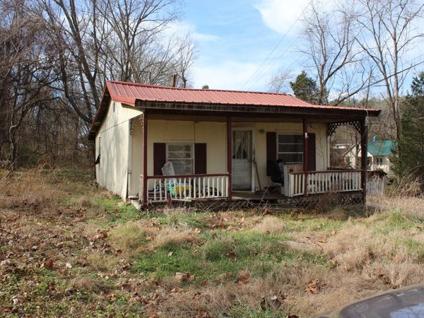 191 McMillian St, Erin, TN 37061