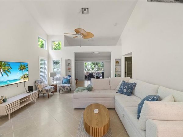 348 Carinosa CT, Unit 18-10, NAPLES, FL 34110