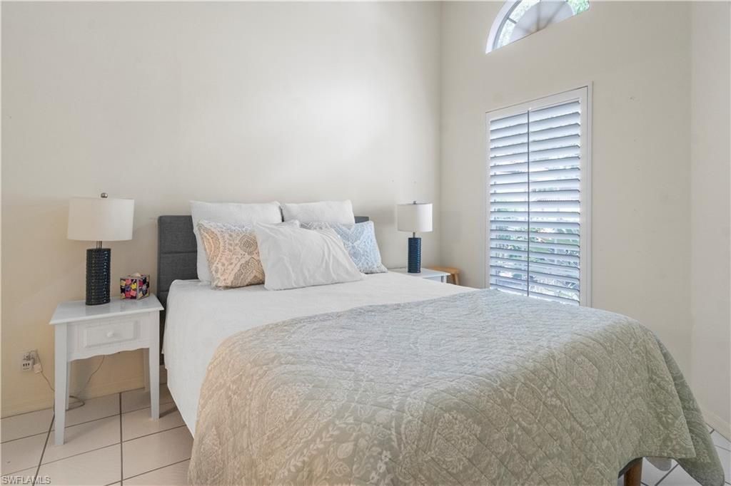 348 Carinosa Ct, Unit 18-10, Naples, FL 34110 Photo