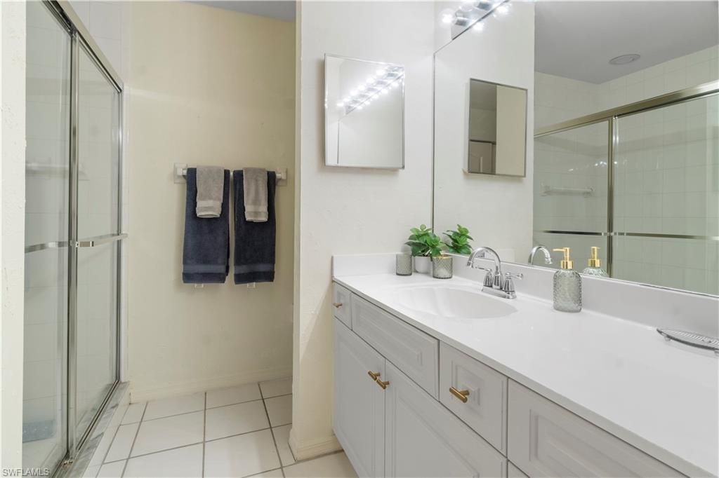 348 Carinosa Ct, Unit 18-10, Naples, FL 34110 Photo