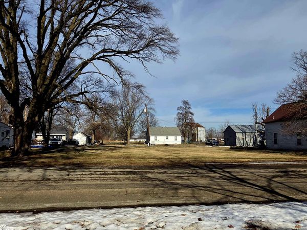 305 E Ash Street, Winfield, IA 52659