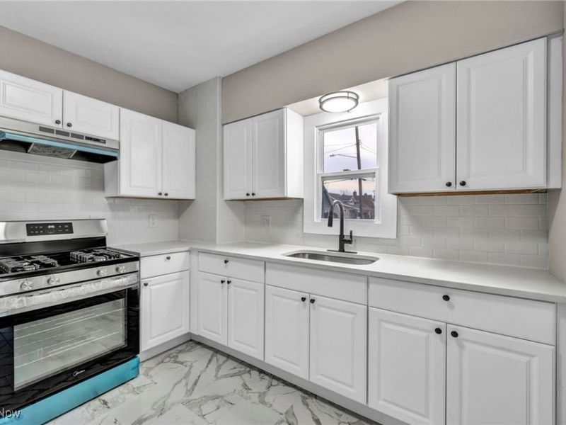 17512 Allien Avenue, Cleveland, OH 44111 Photo 13