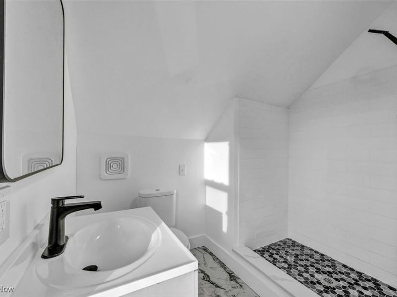 17512 Allien Avenue, Cleveland, OH 44111 Photo 16