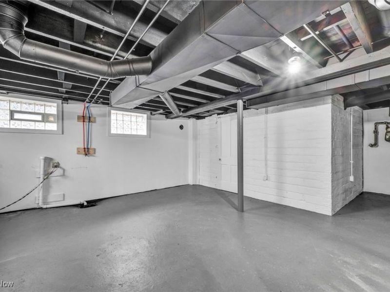 17512 Allien Avenue, Cleveland, OH 44111 Photo 22