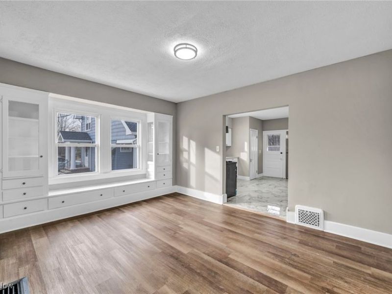 17512 Allien Avenue, Cleveland, OH 44111 Photo 8