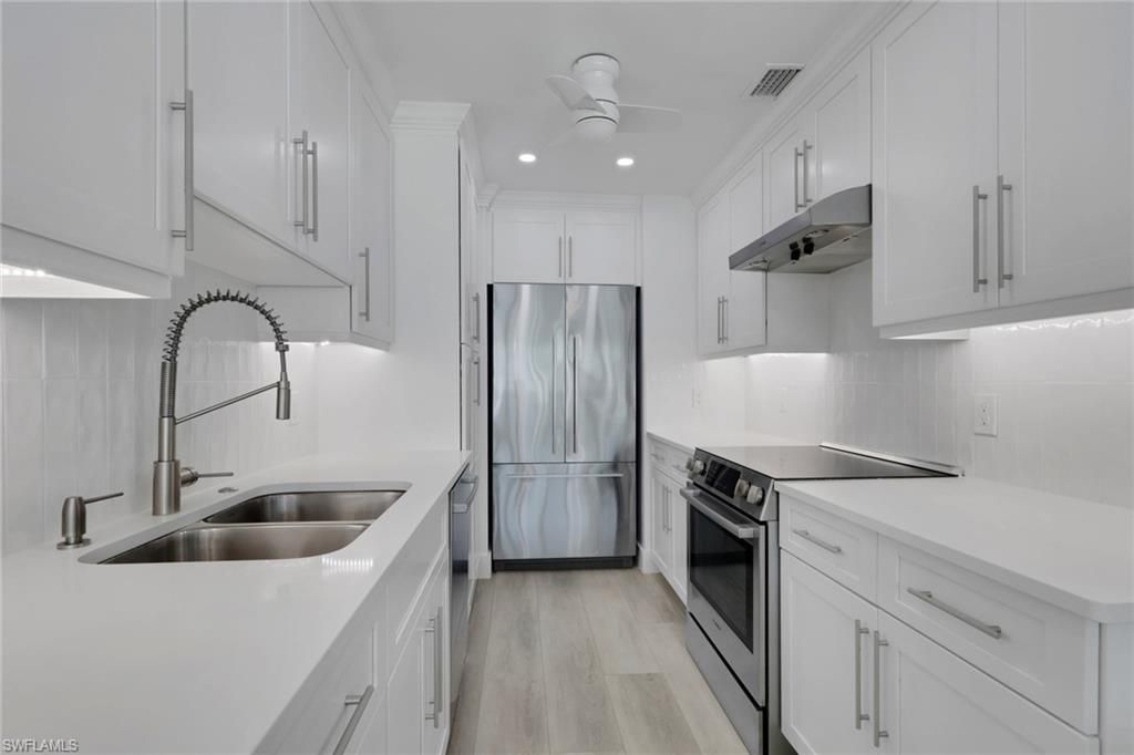 2100 Gulf Shore Blvd N, Unit 113, Naples, FL 34102 Photo