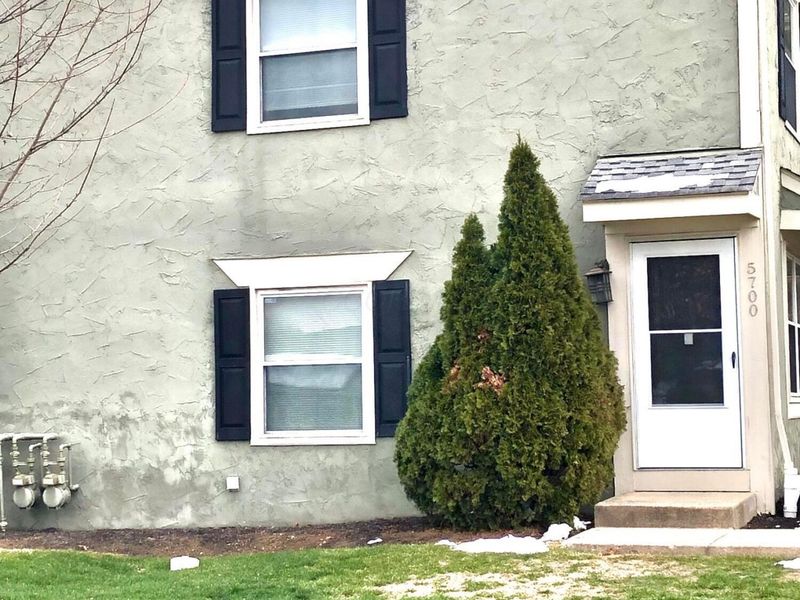 5700 Crossing Court, Unit 4, Columbus, OH 43231 Photo 2