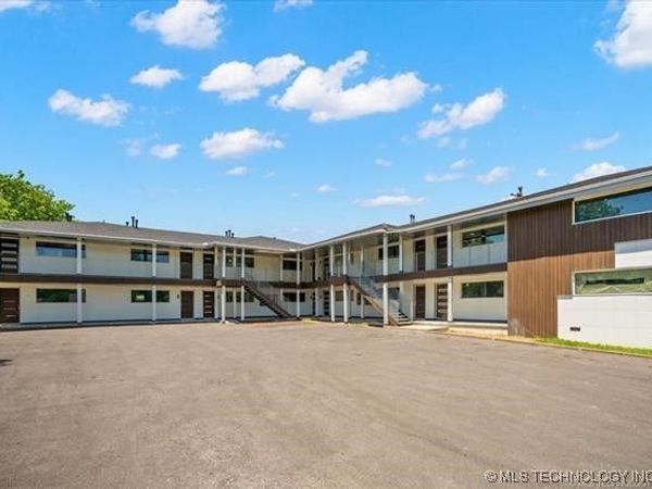 3220 S Knoxville Street , Tulsa, OK 74135