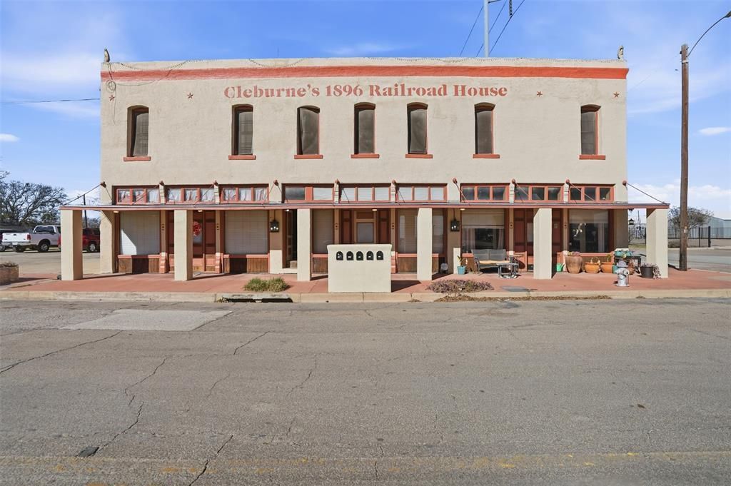 421 E Henderson Street, Cleburne, TX 76031 Main Photo